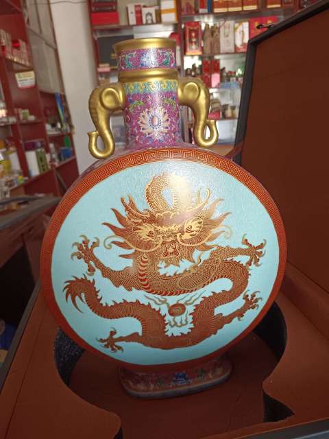古玩陶瓷現代工藝品洋彩軋道龍鳳八吉祥紋象耳瓶拍賣，當前價格58888元