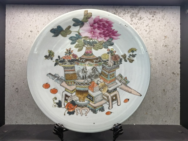 古玩陶瓷名家(戴裕成)淺絳彩博古大盤(底有名款)拍賣,當前價格18888元