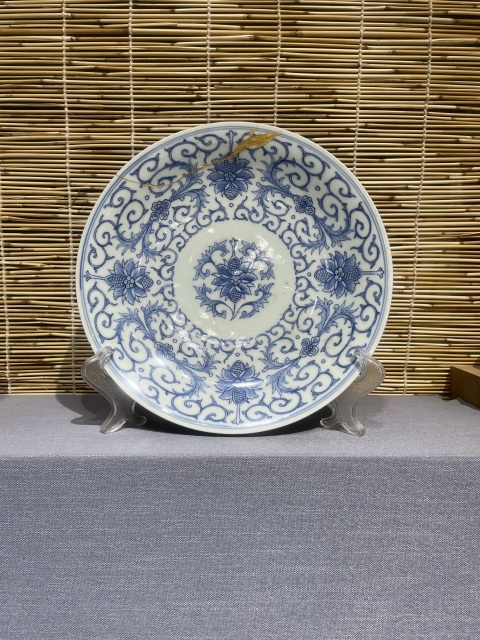 古玩陶瓷外霽藍釉內青花纏枝花紋盤拍賣,當前價格2800元