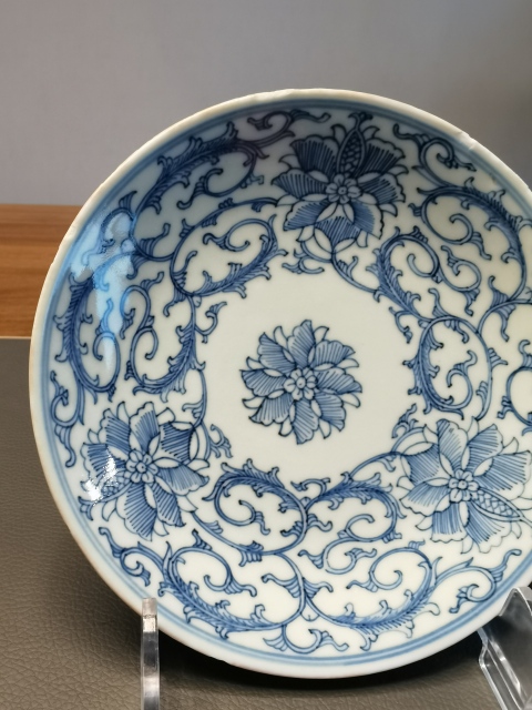 古玩陶瓷大清嘉慶年製本朝官窯款青花淡描花卉紋盤(pán)拍賣(mài),當(dāng)前價(jià)格750元