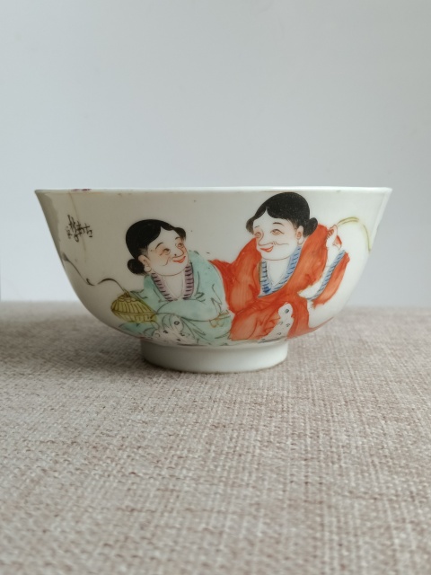 古玩陶瓷粉彩和合二仙人物紋碗拍賣，當(dāng)前價格168元