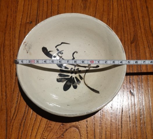 古玩陶瓷元醬釉白底黑花盤拍賣,當(dāng)前價(jià)格1688元