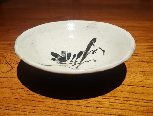 古玩陶瓷元醬釉白底黑花盤拍賣,當(dāng)前價(jià)格1688元