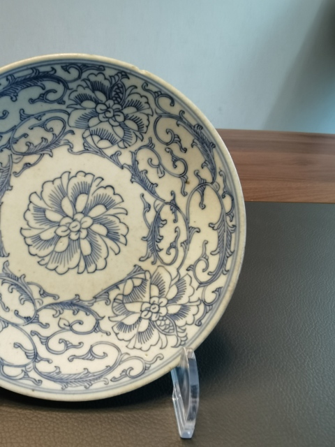 古玩陶瓷大清嘉慶年製官窯本朝款青花淡描花卉紋盤拍賣,當前價格750元