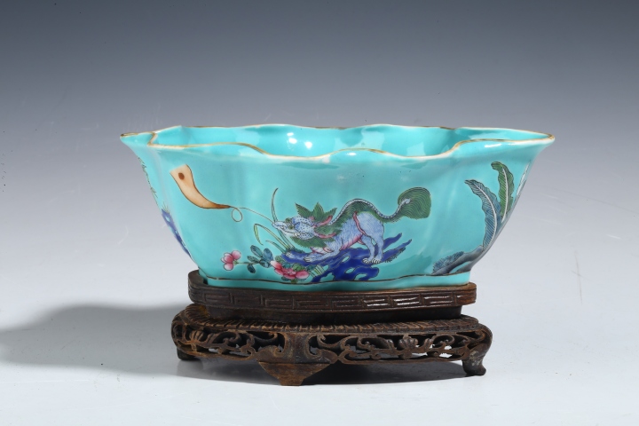 古玩陶瓷清末明初松石綠地粉彩獬豸辟邪樹(shù)葉洗拍賣，當(dāng)前價(jià)格18888元