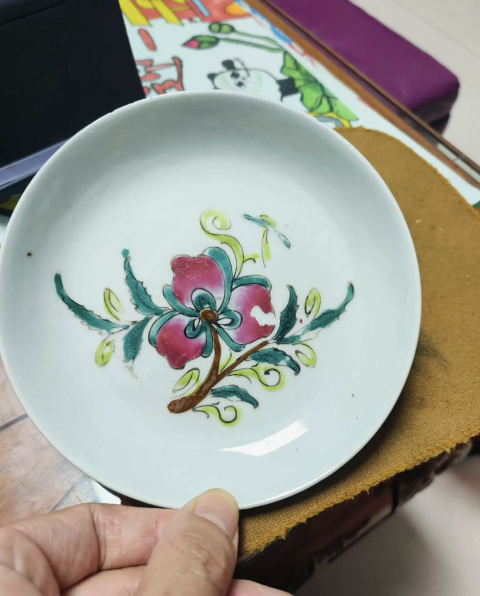 古玩陶瓷民國三桃紋粉彩盤拍賣,當前價格150元