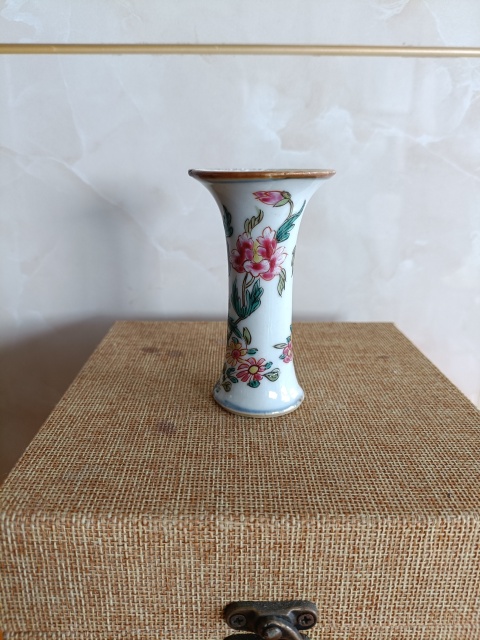 古玩陶瓷清雍正粉彩洞石花卉紋小花觚拍賣，當前價格980元