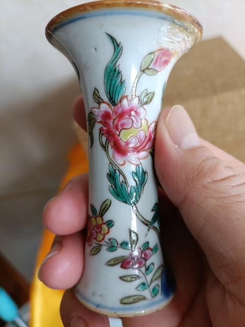 古玩陶瓷清雍正粉彩洞石花卉紋小花觚拍賣，當前價格980元