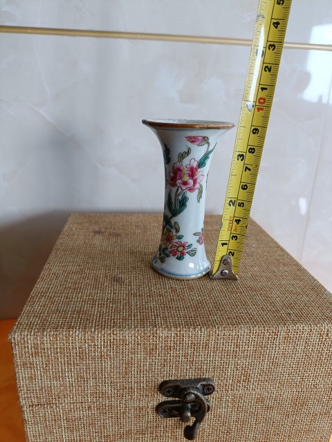 古玩陶瓷清雍正粉彩洞石花卉紋小花觚拍賣，當前價格980元