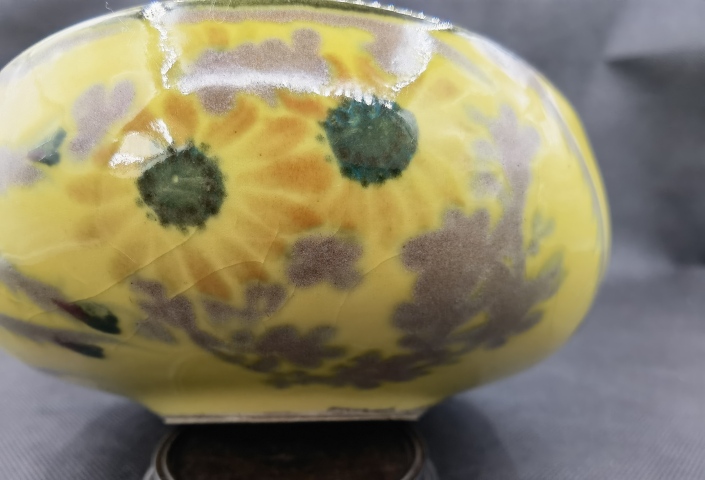 古玩陶瓷日本大正黃釉彩繪鳳紋茶碗拍賣,當前價格498元