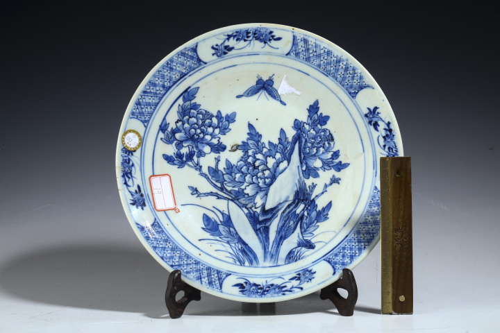 古玩陶瓷清晚·青花洞石花蝶紋盤拍賣，當前價格3504元