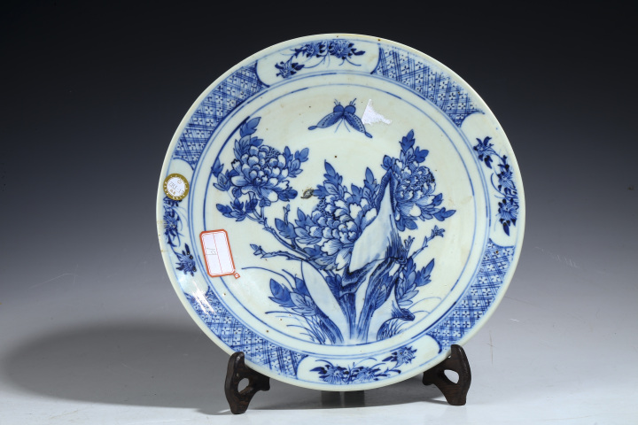 古玩陶瓷清晚·青花洞石花蝶紋盤拍賣，當前價格3504元