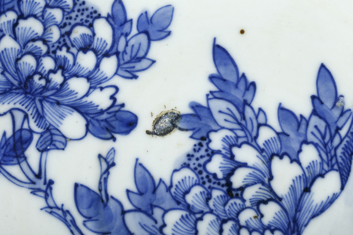 古玩陶瓷清晚·青花洞石花蝶紋盤拍賣，當前價格3504元