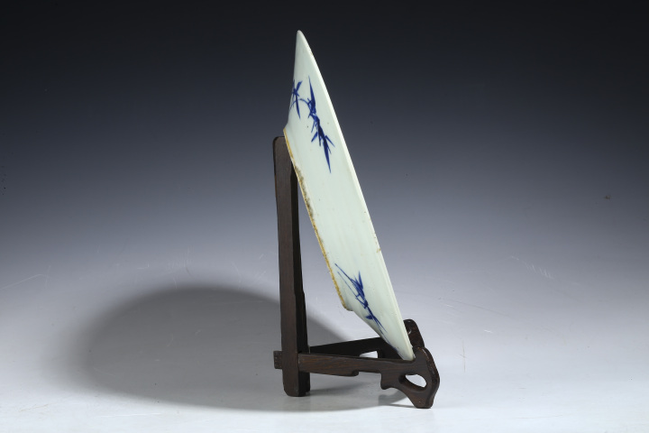 古玩陶瓷清晚·青花洞石花蝶紋盤拍賣，當前價格3504元