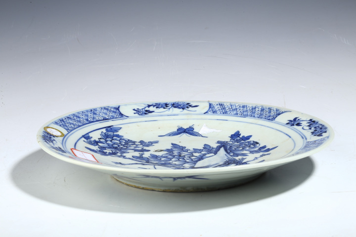 古玩陶瓷清晚·青花洞石花蝶紋盤拍賣，當前價格3504元