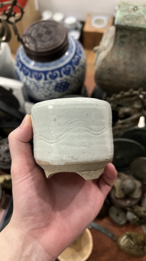 古玩陶瓷明末海波紋白釉香爐拍賣，當前價格999元