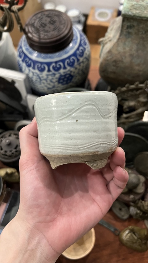 古玩陶瓷明末海波紋白釉香爐拍賣，當前價格999元