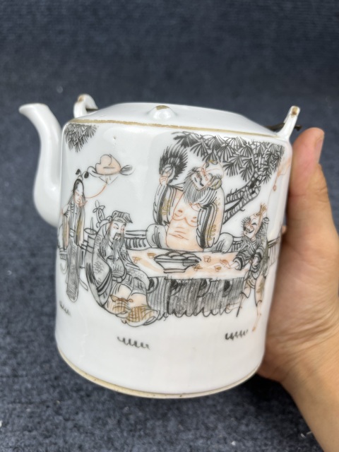 古玩陶瓷八仙圖提梁壺拍賣,當前價格6588元