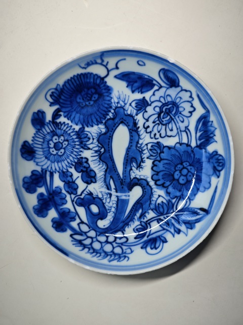 古玩陶瓷明晚期青花洞石花卉紋盤拍賣,當前價格4321元