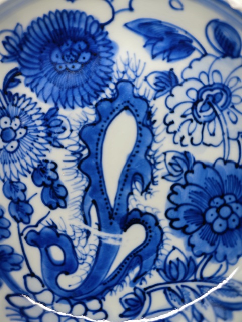 古玩陶瓷明晚期青花洞石花卉紋盤拍賣,當前價格4321元