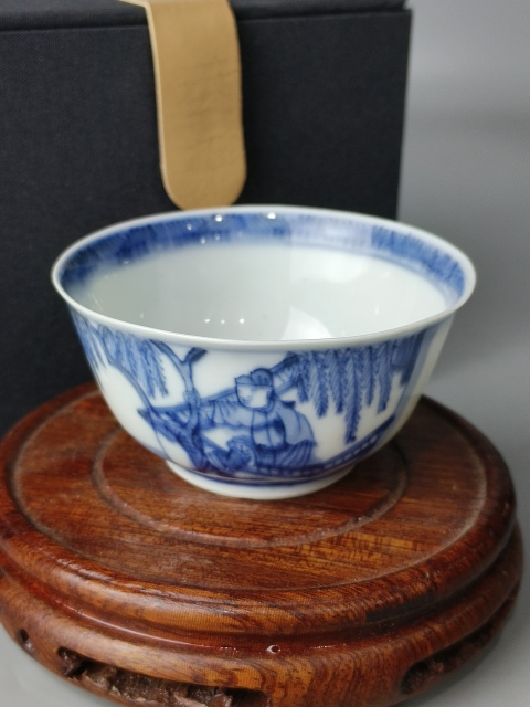 古玩陶瓷(精品品茗杯)清康熙·青花西廂記張生跳墻紋-品茗杯拍賣,當前價格2007元