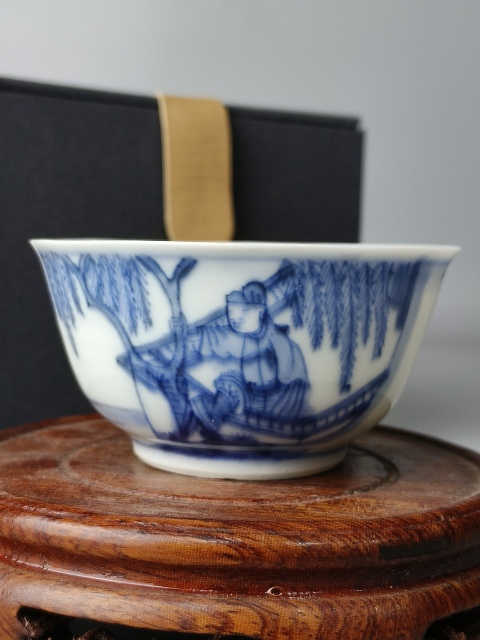 古玩陶瓷(精品品茗杯)清康熙·青花西廂記張生跳墻紋-品茗杯拍賣,當前價格2007元
