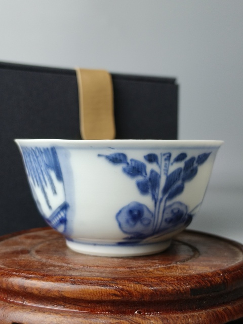 古玩陶瓷(精品品茗杯)清康熙·青花西廂記張生跳墻紋-品茗杯拍賣,當前價格2007元