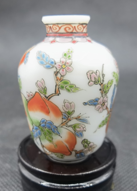 古玩陶瓷粉彩三多紋鼻煙壺拍賣,當(dāng)前價(jià)格498元