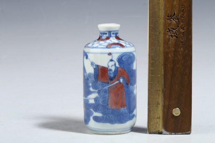 中国骨董　清中期　青花釉裏紅　人物　鼻煙壺　翡翠蓋　骨杓 中国骨董 清中期 青花釉裏紅 人物 鼻煙壺 翡翠蓋 骨杓 - メルカリ