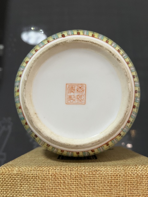古玩陶瓷民國粉彩蝶戀花紋茶葉罐拍賣,當前價格1000元