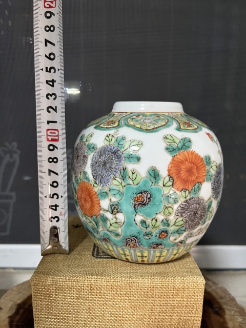 古玩陶瓷民國粉彩蝶戀花紋茶葉罐拍賣,當前價格1000元
