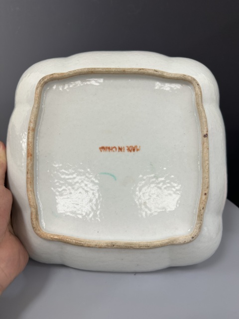古玩陶瓷廣彩花卉蝴蝶邊開窗花卉紋四方盤拍賣,當前價格1388元