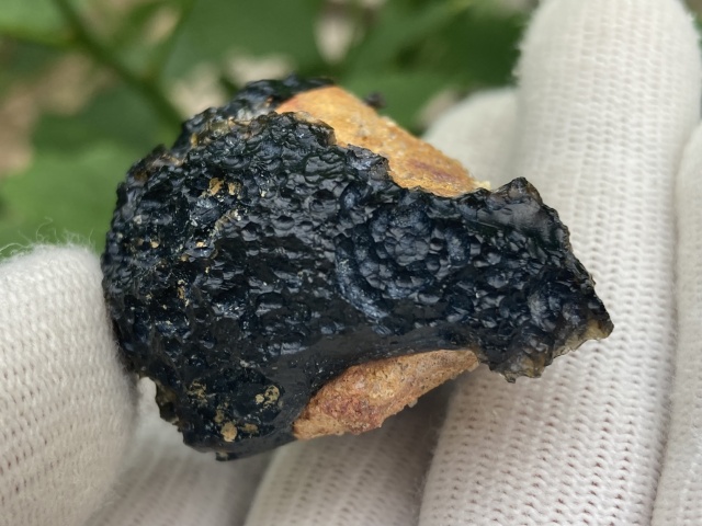 古玩玉器【隕石系列】至今沒找到第二件  雷公墨(玻璃隕石)--罕見的泥沙共生墨     強烈推薦拍賣，當前價格0元