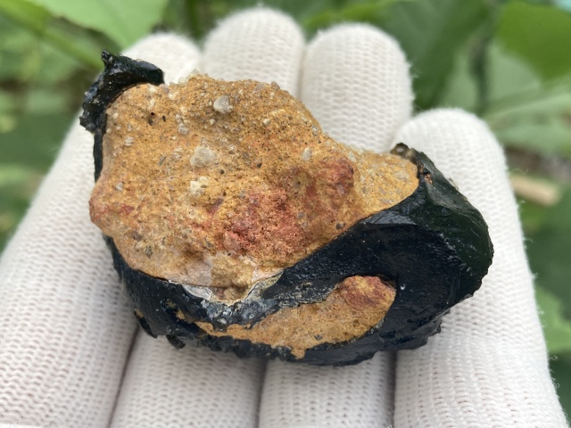 古玩玉器【隕石系列】至今沒找到第二件  雷公墨(玻璃隕石)--罕見的泥沙共生墨     強烈推薦拍賣，當前價格0元