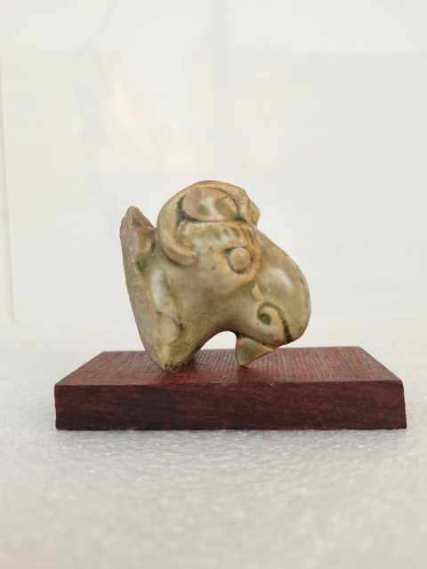 古玩陶瓷越窯青瓷羊首標(biāo)本拍賣,當(dāng)前價(jià)格0元