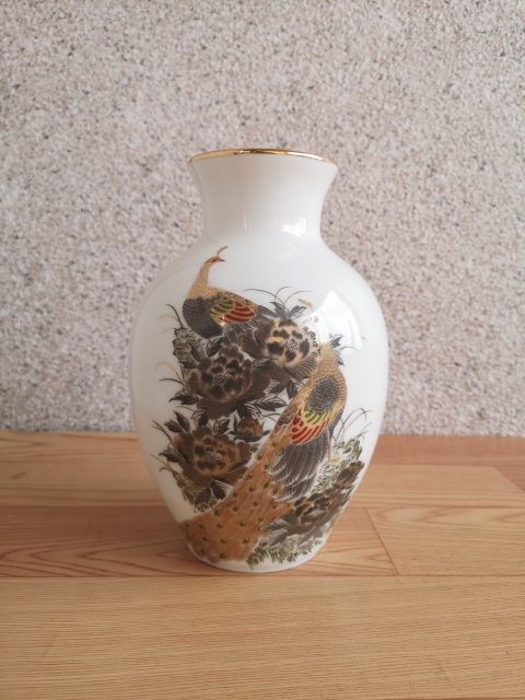 古玩陶瓷花鳥(niǎo)紋彩繪瓶拍賣,當(dāng)前價(jià)格260元