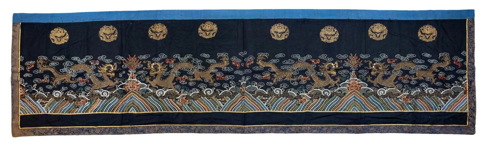 古玩雜項晚清朝服刺繡膝襕（2.88米）拍賣，當前價格11888元