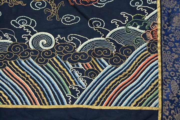 古玩雜項晚清朝服刺繡膝襕（2.88米）拍賣，當前價格11888元
