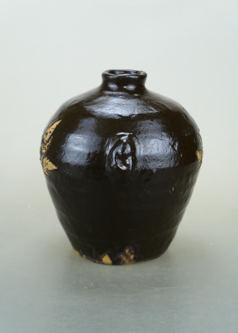 古玩陶瓷清代?黑釉貼花梅瓶拍賣,當前價格1300元