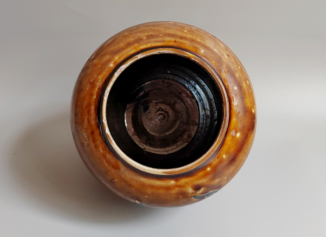 古玩陶瓷晚清剪紙蝴蝶紋罐拍賣,當前價格450元