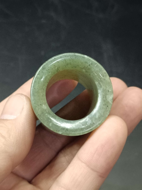 古玩玉器清代和田玉雕“素紋扳指”拍賣,當前價格1888元