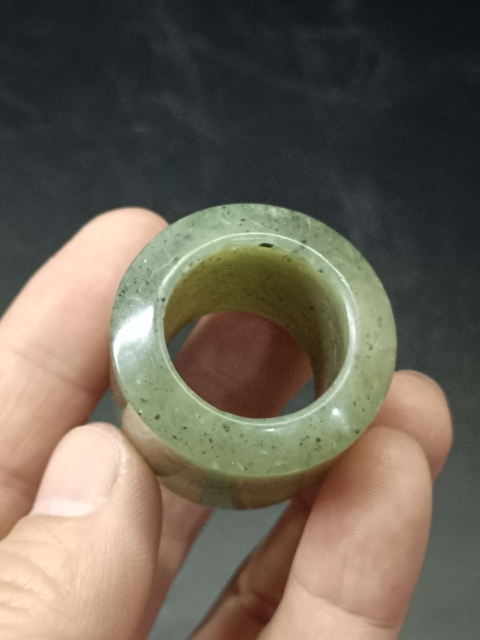 古玩玉器清代和田玉雕“素紋扳指”拍賣,當前價格1888元