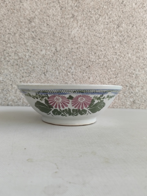 古玩陶瓷粉彩花卉紋碗拍賣，當(dāng)前價(jià)格220元