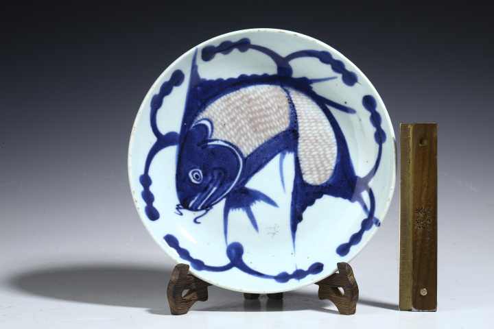 古玩陶瓷清中期·青花釉里紅鯉魚紋盤拍賣，當(dāng)前價(jià)格916元