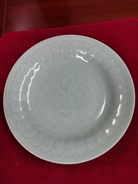 古玩陶瓷創(chuàng)匯期龍泉窯印花盤拍賣,當前價格380元