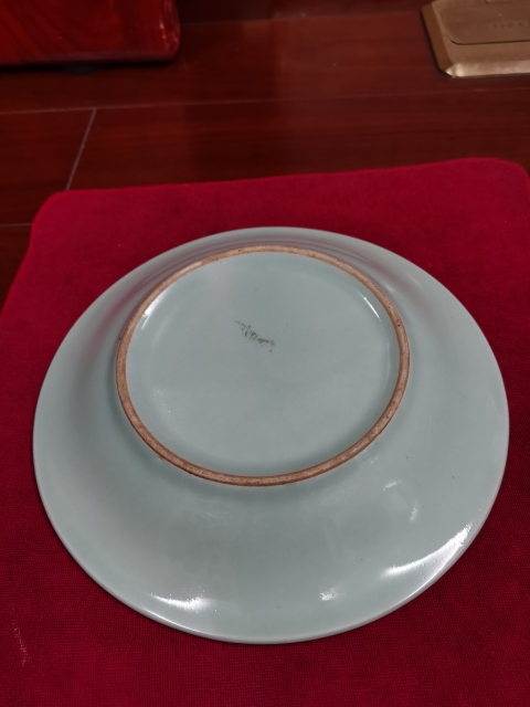 古玩陶瓷創(chuàng)匯期龍泉窯印花盤拍賣,當前價格380元