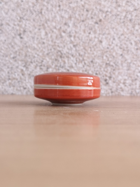 古玩陶瓷**紅釉描金蓋盒拍賣,當(dāng)前價(jià)格220元