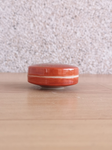 古玩陶瓷**紅釉描金蓋盒拍賣,當(dāng)前價(jià)格220元