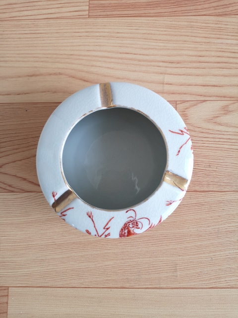 古玩陶瓷煙灰缸拍賣,當前價格398元