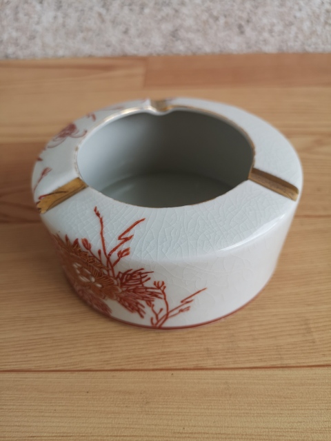 古玩陶瓷煙灰缸拍賣,當前價格398元
